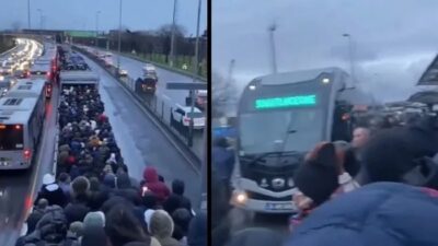 İstanbul’da sabah saatlerinde Altunizade durağına gelen bir metrobüs arızalandı. Tüm