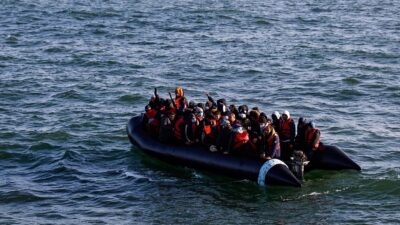 Muğla'nın Bodrum ilçesi açıklarında 20 düzensiz göçmen kurtarıldı.