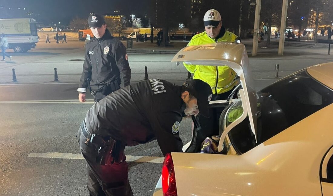 İstanbul'da polis, kent genelinde helikopter destekli ''huzur uygulaması'' gerçekleştirdi. Helikopter