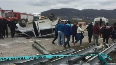 Zonguldak-Ankara karayolu Gökçebey İlçesi Bakacakkadı, Örmeci mevkiinde tır ve minibüs