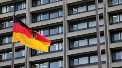 Alman ekonomisinin, geçen yılın son çeyreğinde beklentiyle uyumlu şekilde yüzde