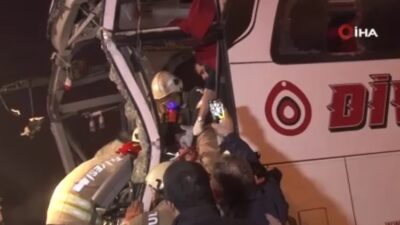 Kuzey Marmara Otoyolu Çekmeköy mevkisinde yolcu otobüsüyle tırın çarpışması sonucu