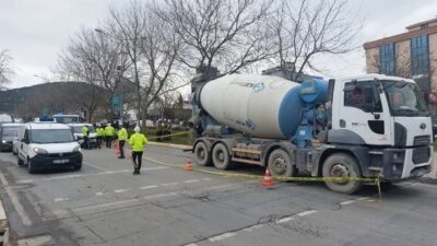 İstanbul Ataşehir'de beton mikseri, cadde üzerindeki bir kadını ezerek öldürdü.