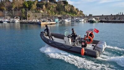 Antalya'da 20 metrelik falezlerin olduğu bölgede, çığlık seslerini duyan vatandaşlar