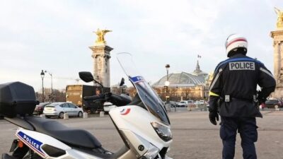 Fransa'da polisin uyarısına rağmen durmayan 19 yaşındaki scooter sürücüsü, geçirdiği