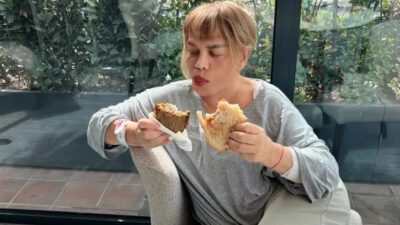 Emel Müftüoğlu, "Yiyerek zayiflama metotlarını öğretiyor" diyerek Sezen Aksu'nun iki