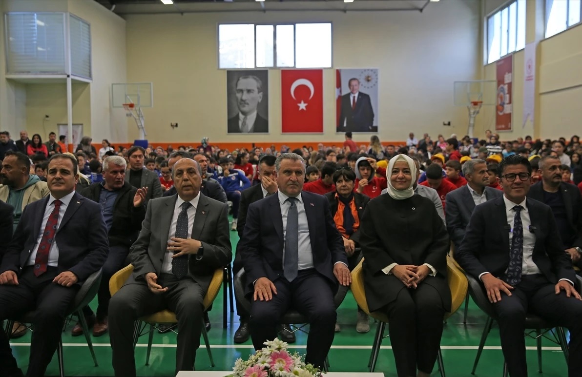 Gençlik ve Spor Bakanı Osman Aşkın Bak, Muğla'nın Fethiye ilçesinde