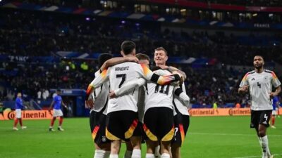 Almanya, hazırlık maçında Lyon kentinde Fransa ile karşı karşıya geldi.