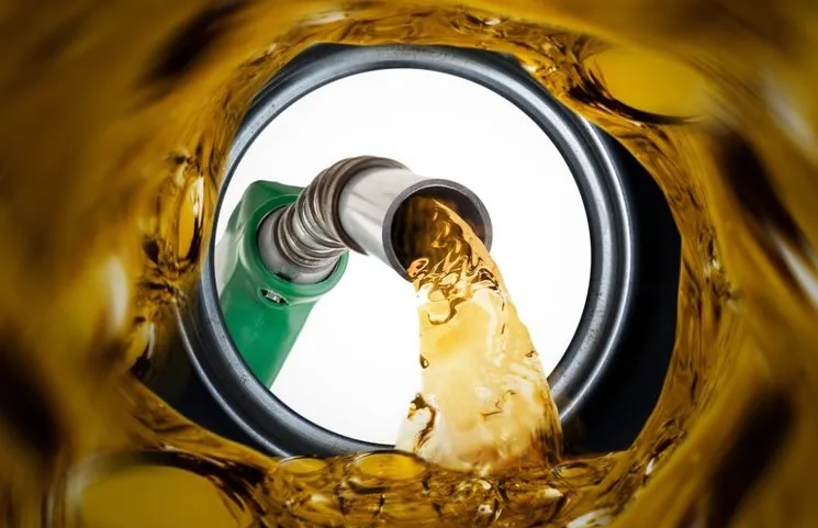 Araç sahipleri gözlerini akaryakıt fiyatları tarafından gelecek haberlere çevirdi. Hafta