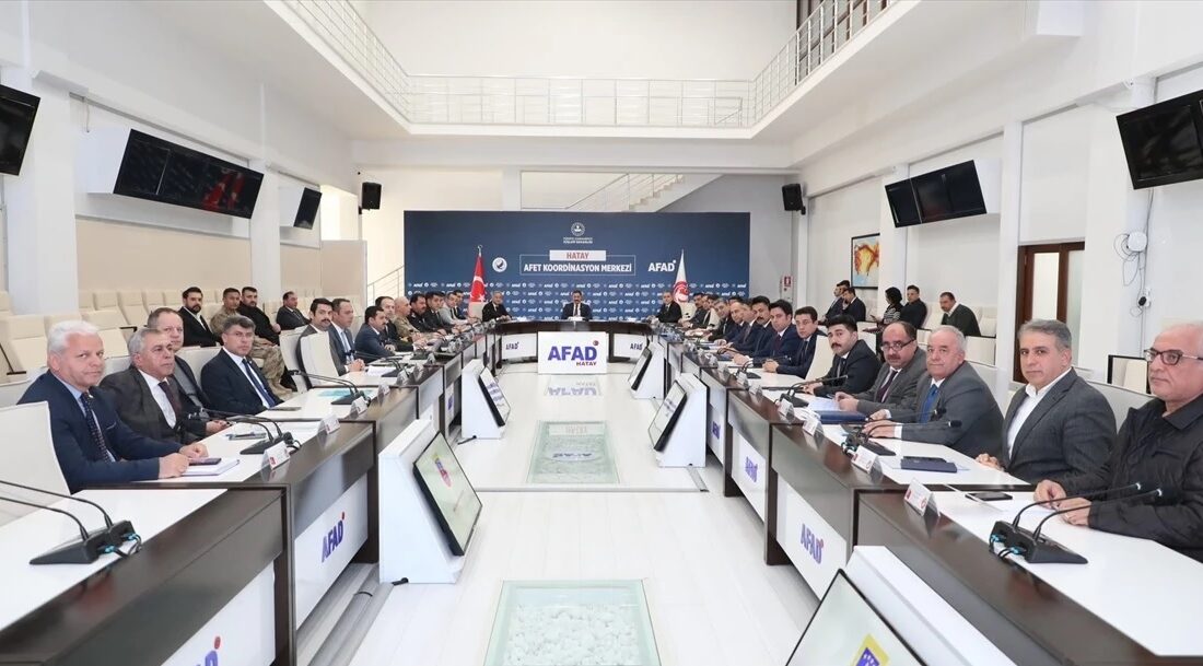 Hatay'da Vali Mustafa Masatlı başkanlığında gerçekleştirilen seçim güvenliği toplantısında, güvenlik,