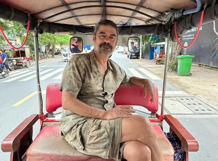 İstanbul'da yaşayan ve dünya turuna çıkan 52 yaşındaki Ufuk Öntürk,