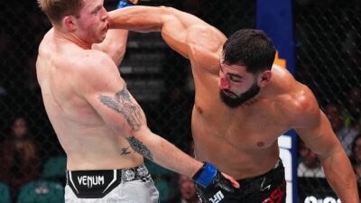 İbo Aslan, UFC’deki ilk maçında İsveçli rakibi Anton Turkalj’yi 3’üncü