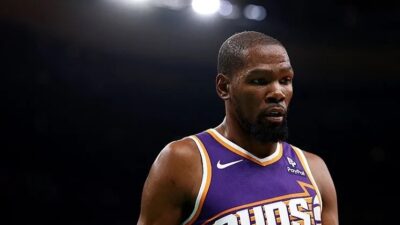 Amerikan Basketbol Ligi'nde (NBA) Phoenix Suns'ın Philadelphia 76ers'ı 115-102 yendiği