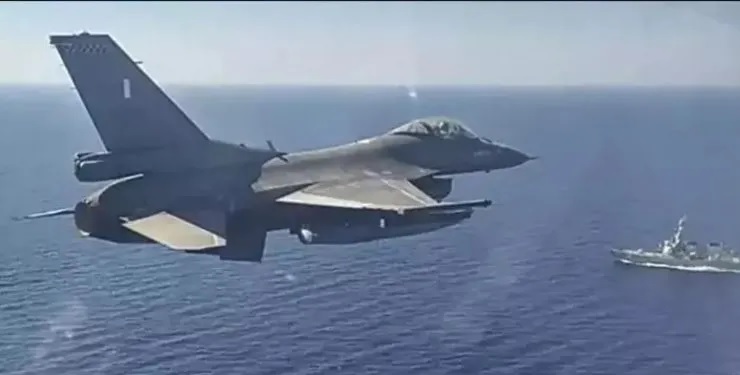 Yunan Hava Kuvvetlerine ait F-16 savaş uçağı, Ege Denizi'nde