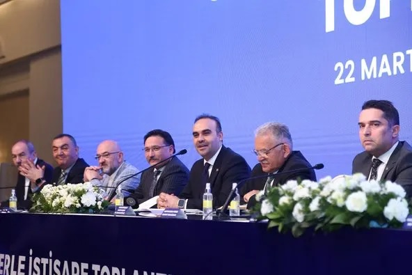 Kayseri’de Sanayicilerle İstişare Toplantısı’nda konuşan Sanayi ve Teknoloji Bakanı Mehmet