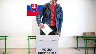 Slovakya'da halk, yeni cumhurbaşkanını belirlemek için oy kullanmaya başladı. Seçimde