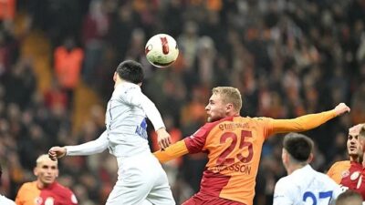 Galatasaray'da sakat futbolculardan Davinson Sanchez ve Abdülkerim Bardakcı, Kasımpaşa maçında