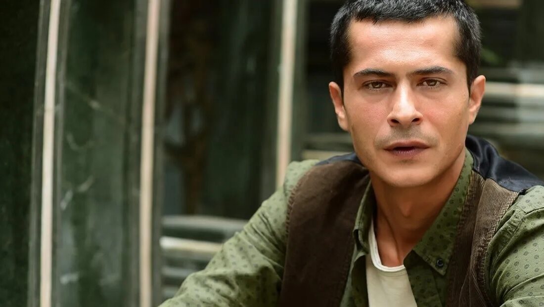 İsmail Hacıoğlu, sosyal medya hesabından annesinin mezarının fotoğrafını paylaştı ve