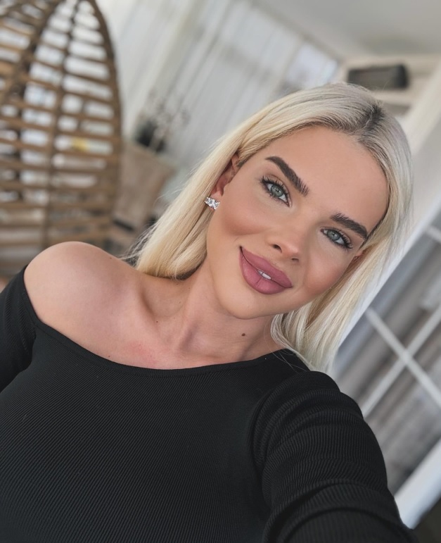 Eski eşiyle yaşadığı sıkıntılarla sık sık gündeme gelen Sihirli Annem