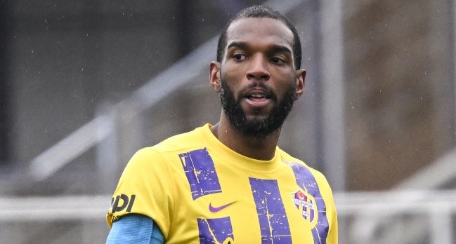 Son olarak Türkiye'de Eyüpspor forması giyen Ryan Babel, Hollanda basınına