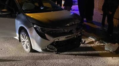 Bursa’da iki otomobilin karıştığı trafik kazasında otomobillerden biri kaza sonrası