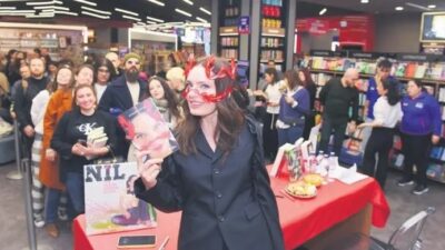 ÜNLÜ müzisyen Nil Karaibrahimgil, yeni kitabı 'Kanatların Var Ruhunda' ve