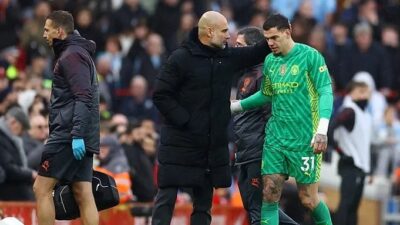 Premier Lig'de şampiyonluk yarışı veren Manchester City'nin Brezilyalı kalecisi Ederson
