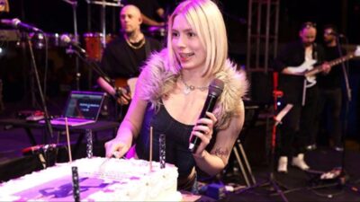 Adana Ceyhan Cumhuriyet Meydanı'nda 50 bin kişiye konser veren Aleyna