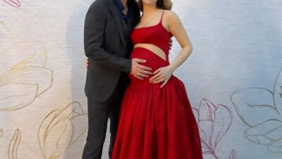 5,5 aylık hamile güzel oyuncu Burcu Biricik, dün akşam düzenlenen