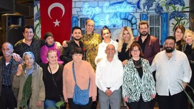 Tuğba Özay, orkestrası eşliğinde birçok ünlü sanatçıyla birlikte Darülaceze sakinlerine