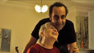 Aysun Aslan Uğur, eşi Özkan Uğur'un ölümünün ardından sahneye çıkan