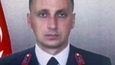 Isparta-Burdur kara yolunda seyir halindeyken otomobiliyle çukura düşen uzman çavuş