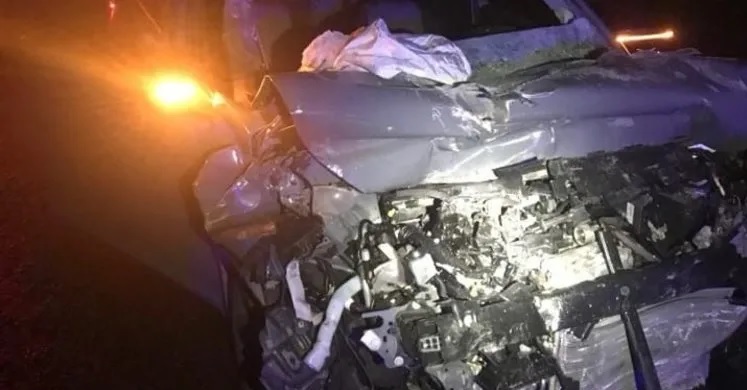 Elazığ’da otomobil, odun yüklü kamyona arkadan çarptı. Kazada otomobil sürücüsü