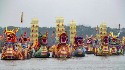 Çin'in Jiangsu eyaletinin Taizhou kentinde Cumartesi günü 2024 Qintong Tekne