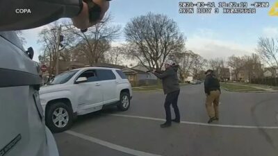 ABD'nin Chicago kentinde 4 polis, emniyet kemeri takmadığı gerekçesiyle durdurdukları