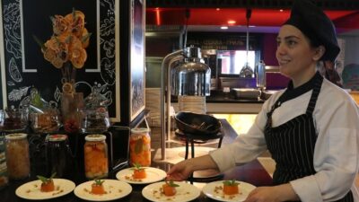 Antalya, Türk ve dünya mutfağından lezzetler sunarak turizmde gastronomi payını