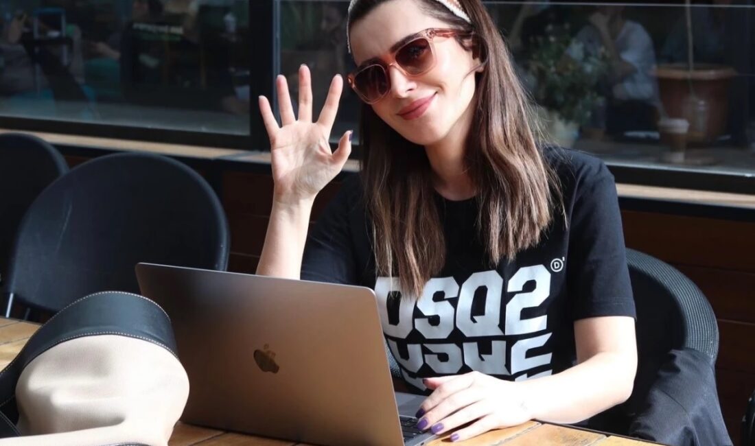 Ünlü sanatçı Tuğba Ünal, Metropol İstanbul'da görüntülendi. Güzel havanın keyfini