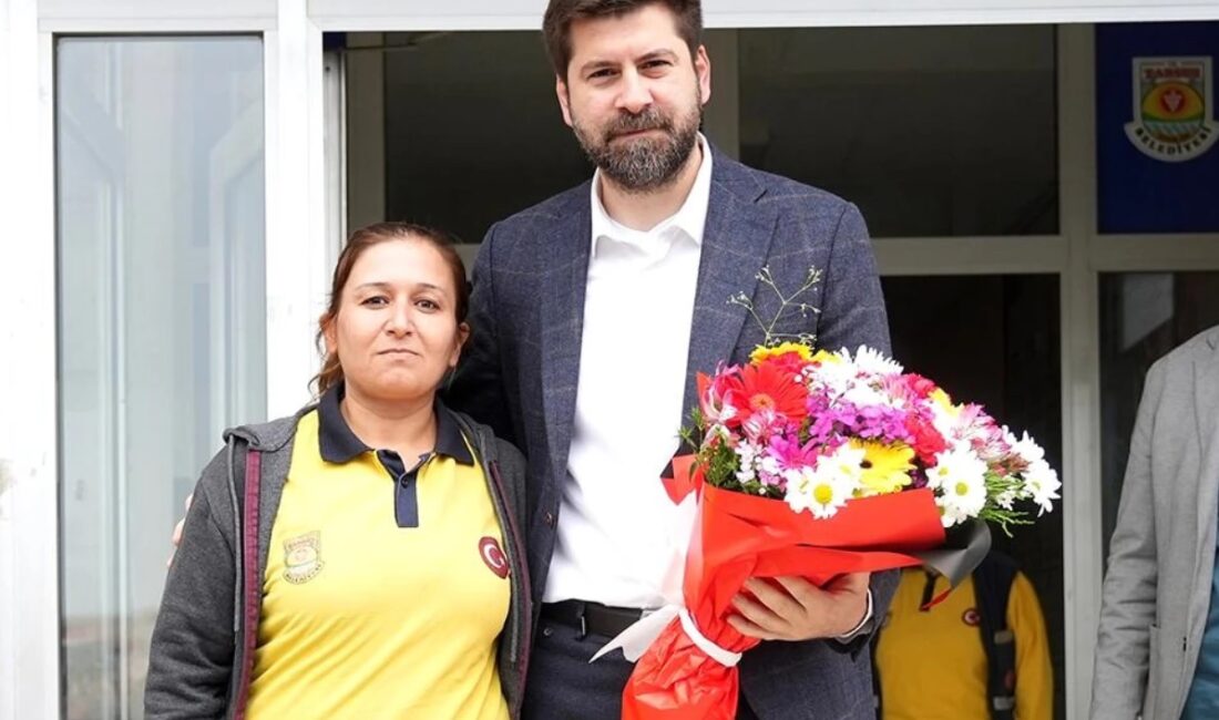 Tarsus Belediye Başkanı Ali Boltaç, Temizlik İşleri Müdürlüğü personeli ile