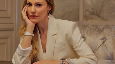 Güzel oyuncu Meryem Uzerli, Riyad'lı bir hayranının evine konuk olarak