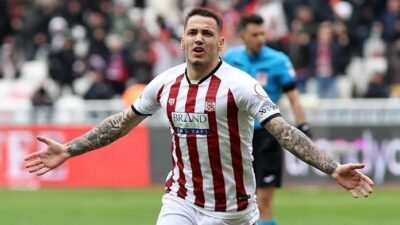 EMS Yapı Sivasspor'un Arnavut futbolcusu Rey Manaj, Trendyol Süper Lig'de