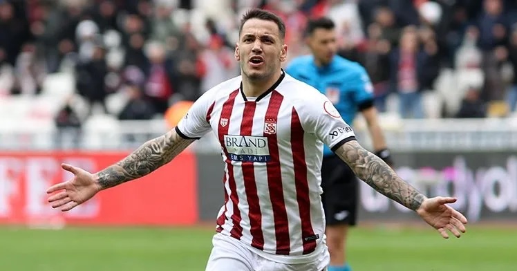 EMS Yapı Sivasspor'un Arnavut futbolcusu Rey Manaj, Trendyol Süper Lig'de