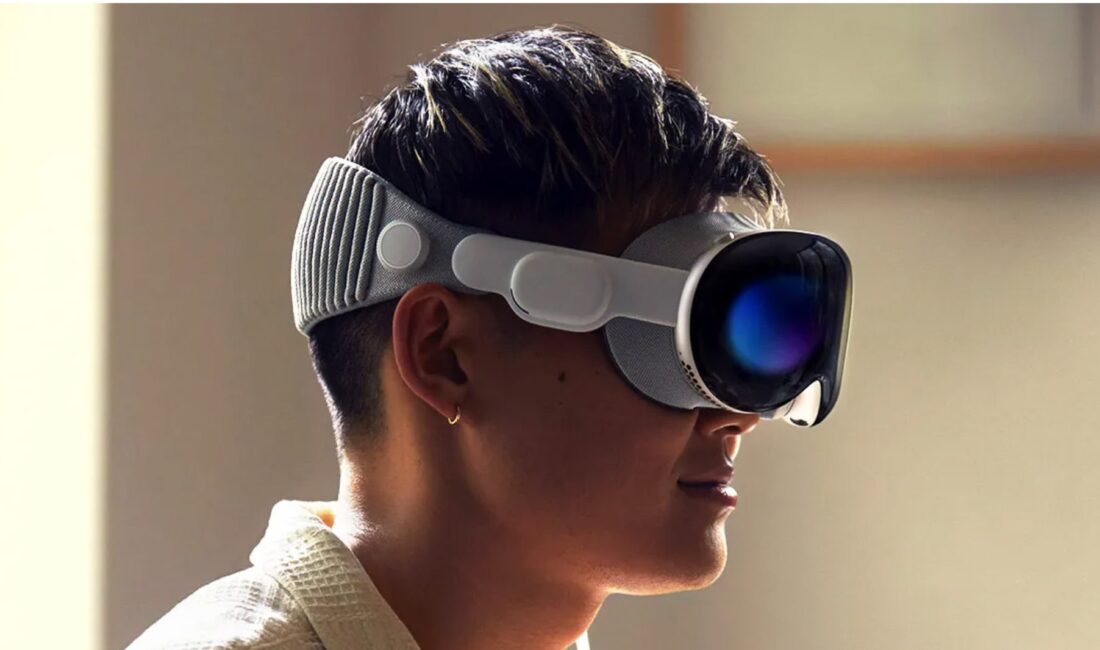 Apple, bu yılın başında piyasaya sürdüğü Vision Pro karma gerçeklik