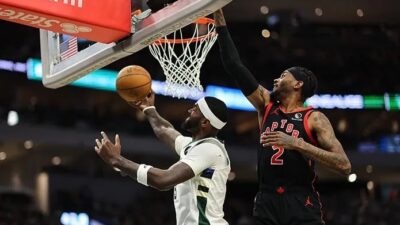 NBA'de Dallas Mavericks, konuk ettiği Golden State Warriors'ı 108-106 mağlup