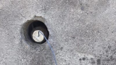 İstanbul Başakşehir’de Turgut Özal Bulvarı üzerinde bulunan metro durağının çıkışında