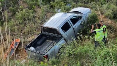 Alanya’da meydana gelen trafik kazasında kamyonet uçuruma yuvalanırken 73 yaşındaki