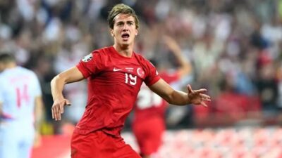 Yeni sezon planlamalarına başlayan Galatasaray'da ayrılacak isimler netlik kazanmaya başladı.