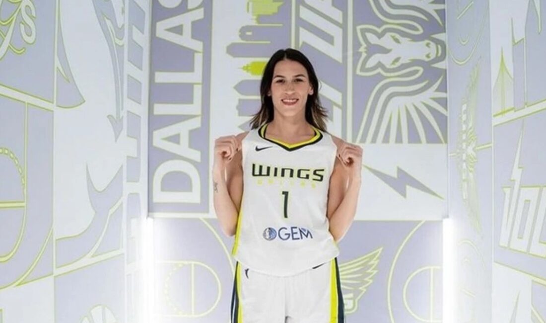 A Milli Kadın Basketbol Takımı ve Fenerbahçe Alagöz Holding forması