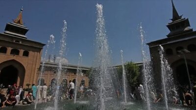 Güney ve Güney Doğu Asya'daki birçok ülkede aşırı sıcaklar, okulların