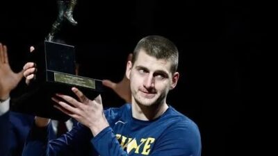 Amerikan Basketbol Ligi'nde (NBA) Denver Nuggets forması giyen Nikola Jokic,