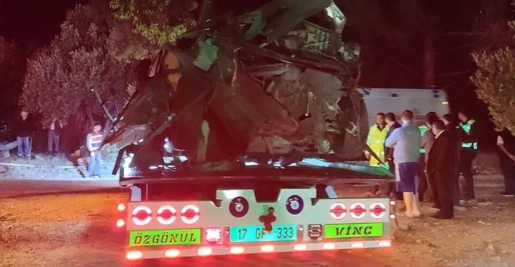 Çanakkale'nin Ezine ilçesi Tavaklı iskele mevkinde dün akşam saatlerinde saat